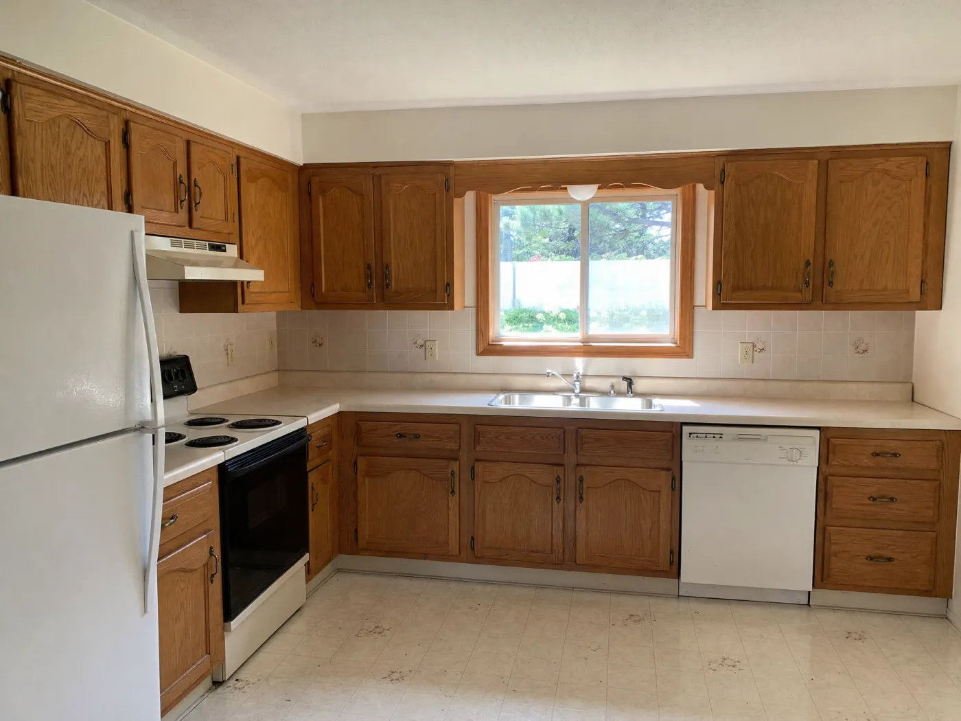 Dated oak kitchen before redesign